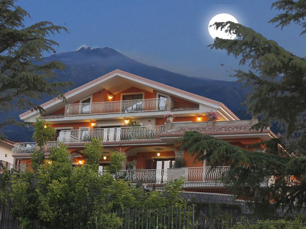 Etna Royal View Aparthotel Trecastagni Exteriör bild